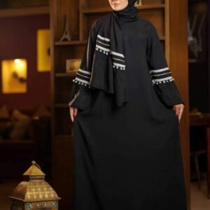 اسدال سادة بزركشة في الكم لون اسود