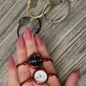 ساعة حريمي صغيرة على شكل اسورة لون أحمر
