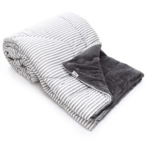 • عرض لحاف لحاف شتوي فرو دبل فيس Gray Striped 220*235cm + قطعتين مخدة فايبر 500 gm