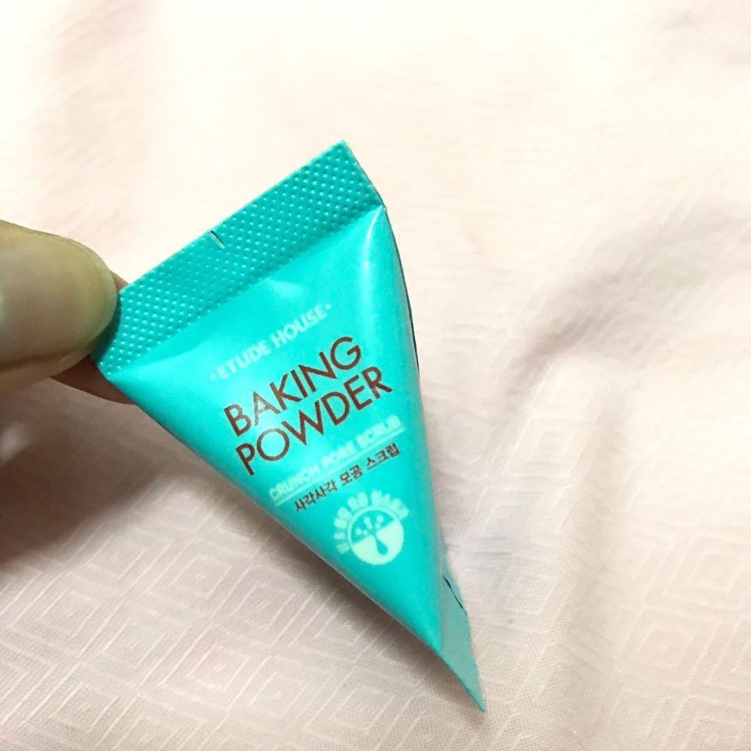 Baking Powder Crunch Pore Scurb - Image 2
